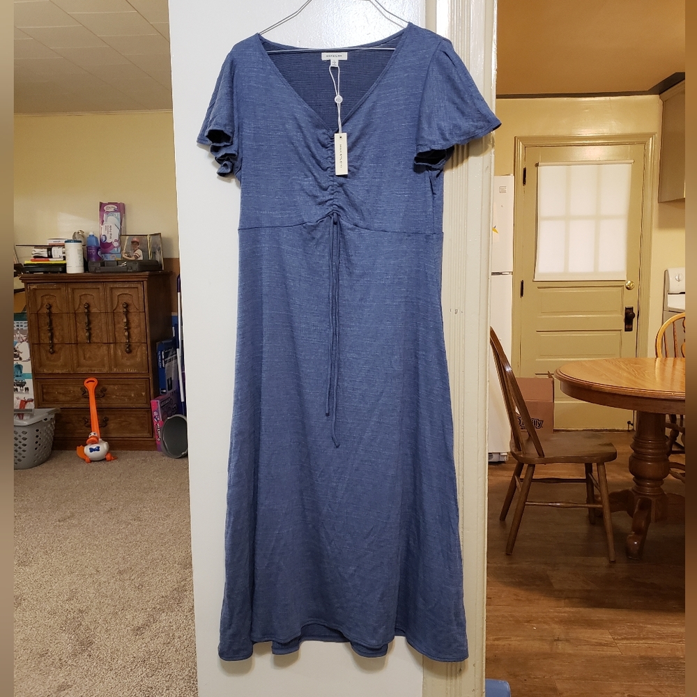 Brand new!! NWT Max Studio long flowy dress with flutter sleeves size large